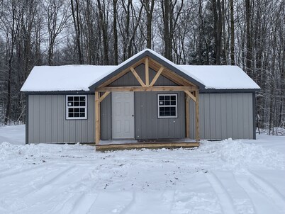 Country cabin 2.  Minutes from Mountain Ridge ATV Park and Flight 93 Memorial.
