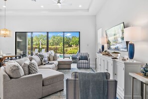 Tv, tv-spel och ett bordtennisbord