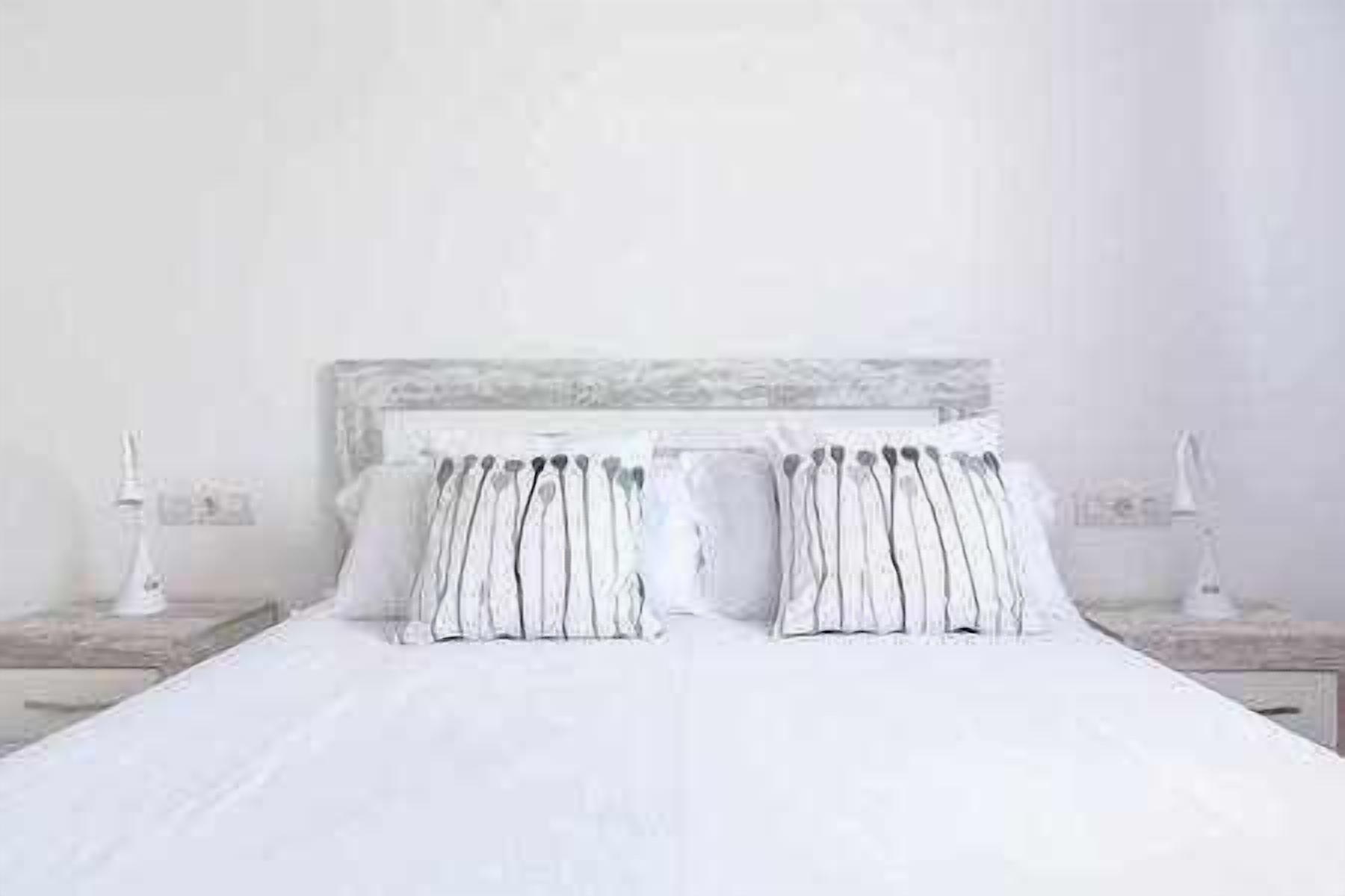 2 habitaciones, tabla de planchar con plancha y cuna de viaje 