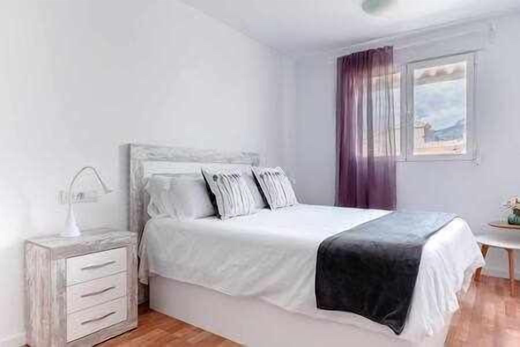 2 slaapkamers, een strijkplank/strijkijzer, reisbedje, gratis wifi