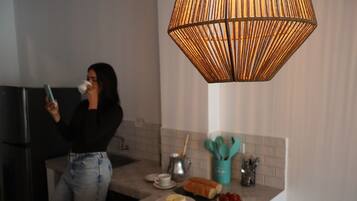 Geladeira grande, cooktop, liquidificador, moedor de café
