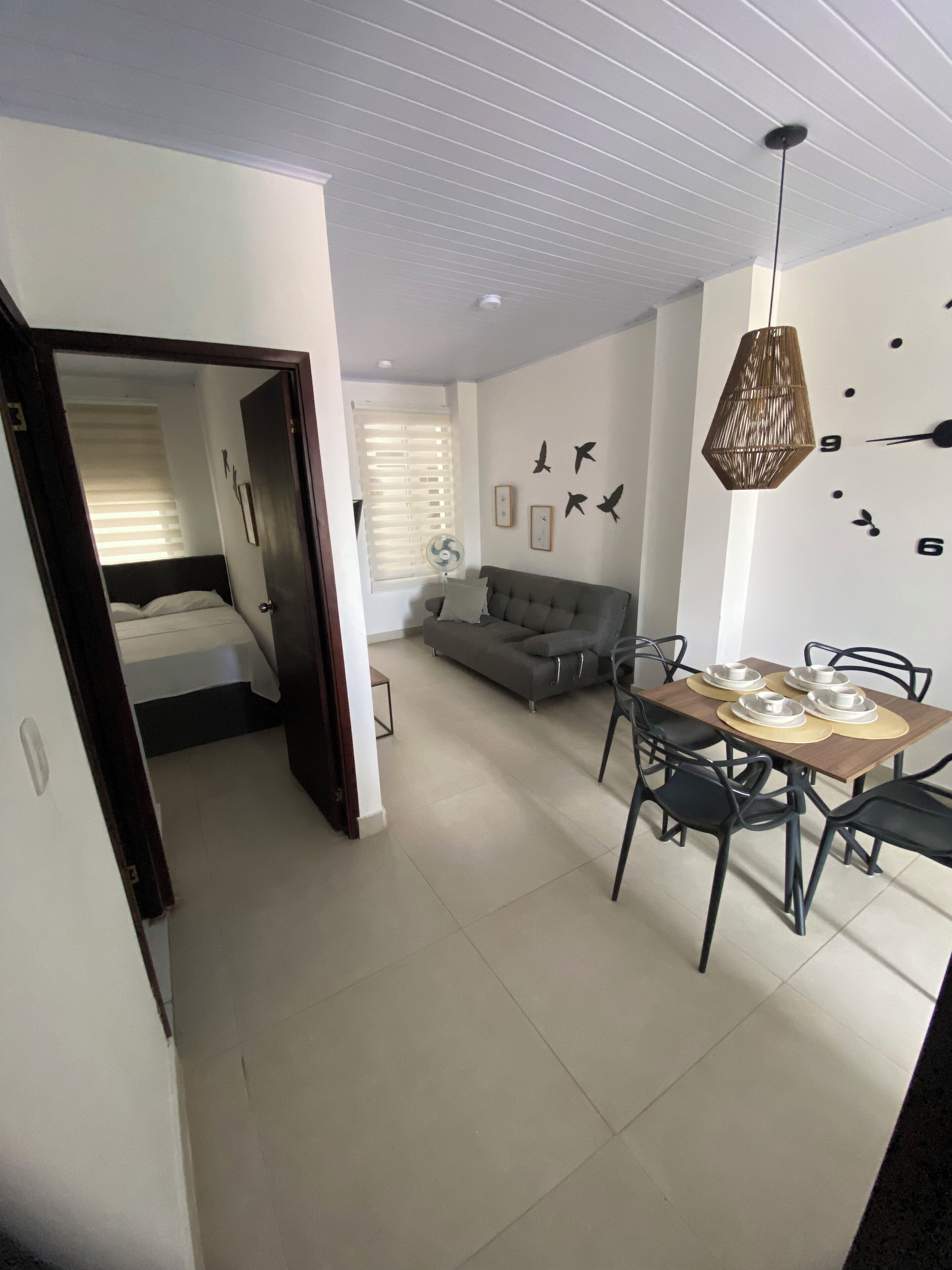 Télévision LED, console de jeux vidéo, Netflix, services de streaming