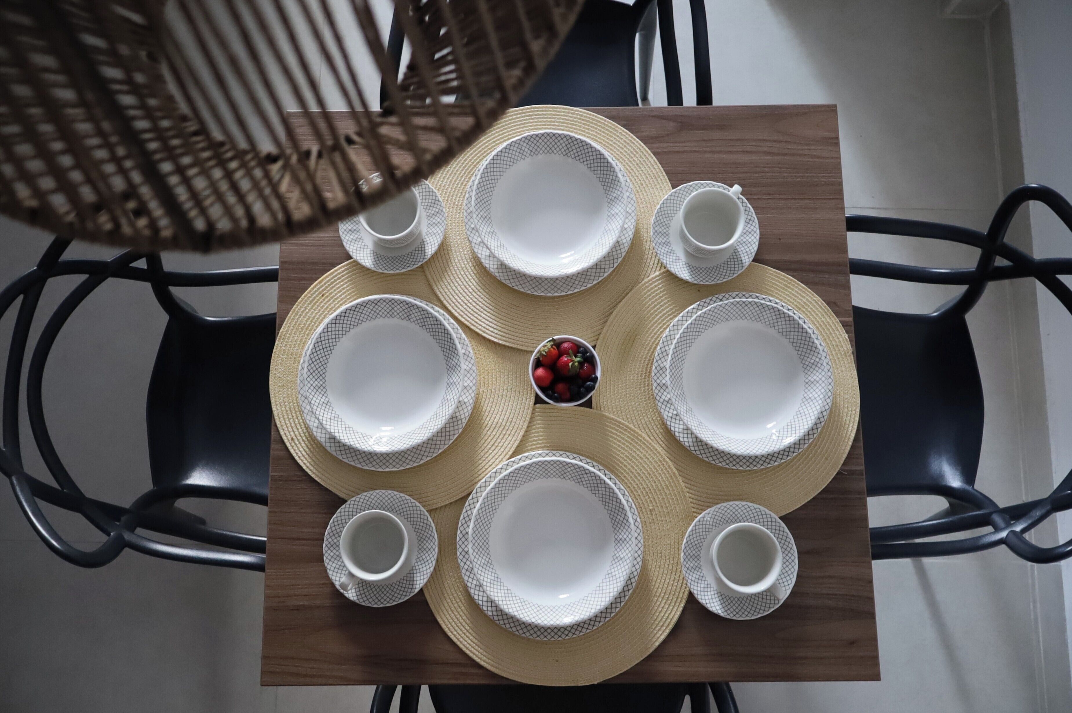 Großer Kühlschrank, Herdplatte, Mixer, Kaffeemühle