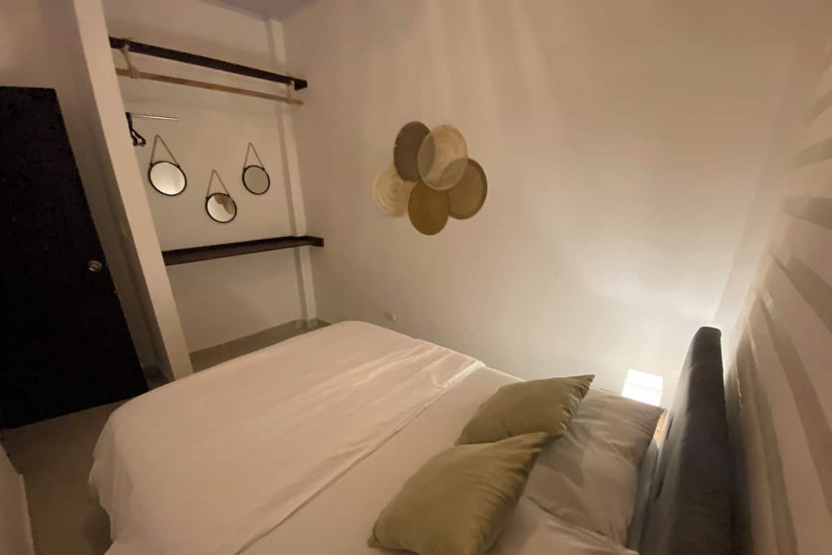 2 bedrooms, premium bedding, down comforters, pillowtop beds