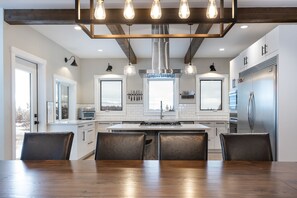 Fridge, microwave, oven, stovetop - Private Hot Tub | Dog Friendly | Game Room w/Pacman & Foosball! - Mountain Whispers (Kalispell)