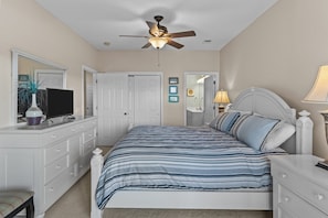 3 bedrooms, Internet, bed sheets, wheelchair access - Amazing Oceanview condo! Elevator and pool accessible! (Oak Island)