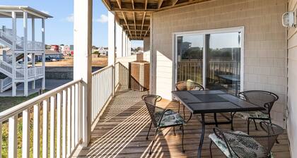 Amazing Oceanview condo! Elevator and pool accessible!