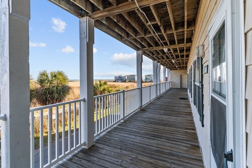 Amazing Oceanview condo! Elevator and pool accessible!