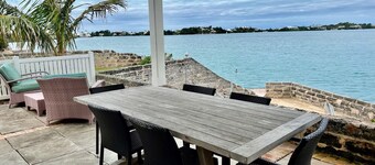 The Boathouse: Large Waterfront Cottage on Harrington Sound – Sleeps 4+