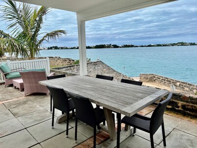 The Boathouse: Large Waterfront Cottage on Harrington Sound – Sleeps 4+
