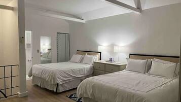 1 habitación, tabla de planchar con plancha, wifi gratis y ropa de cama