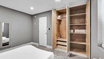 1 habitación, tabla de planchar con plancha, cuna de viaje y wifi