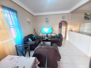 Lobby - Cozy Tropical Vacation home 10 minutes away from beaches and attractions  (Soufriere)
