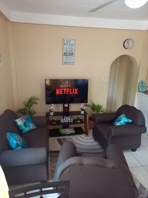 Lobby - Cozy Tropical Vacation home 10 minutes away from beaches and attractions  (Soufriere)