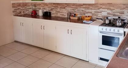 Cozy Tropical Vacation home 10 minutes away from beaches and attractions