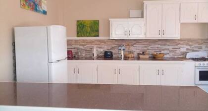 Cozy Tropical Vacation home 10 minutes away from beaches and attractions