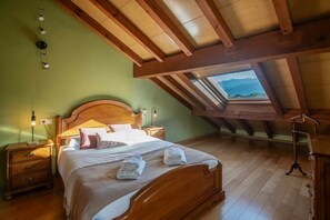 3 bedrooms, iron/ironing board, travel cot, free WiFi