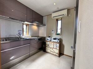 Villa | Cuisine privée | Réfrigérateur, micro-ondes, plaque de cuisson, cuiseur de riz