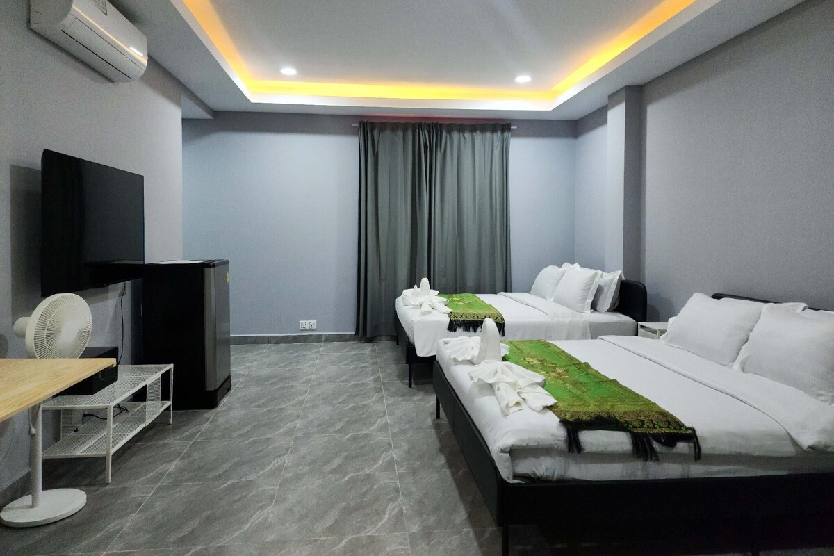 Deluxe Suite | In-room safe, desk, soundproofing, WiFi (free)