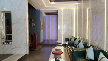 Lounge no saguão