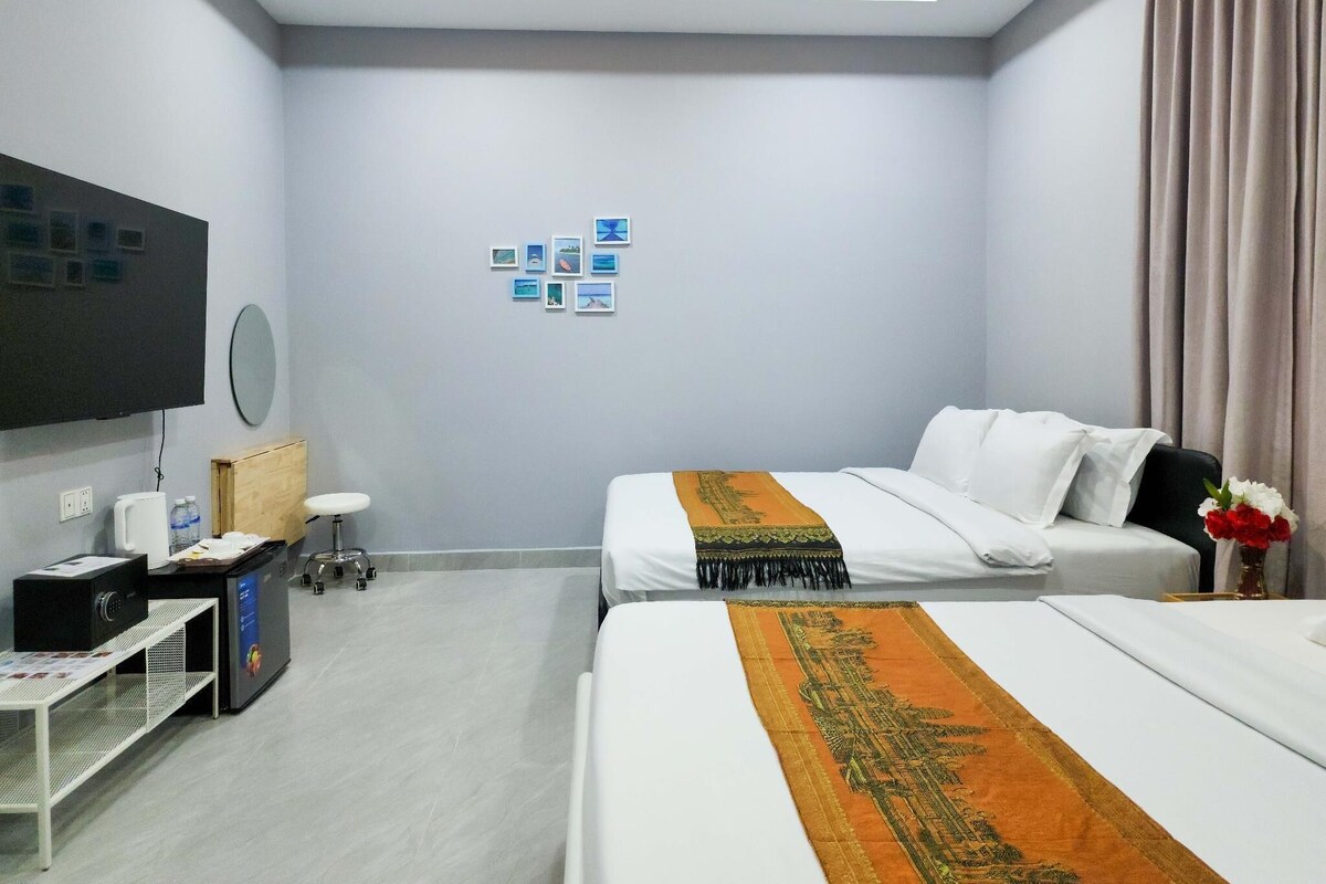 Deluxe Twin Room | In-room safe, desk, soundproofing, WiFi (free)
