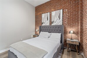 2 slaapkamers, een strijkplank/strijkijzer, wifi, beddengoed