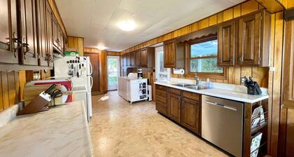 "The Lake House" With Spectacular Views!!! Steps to Beach!!