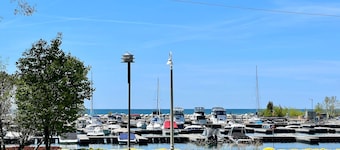 "The Lake House" With Spectacular Views!!! Steps to Beach!!