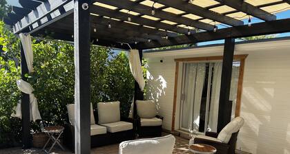 Stylish & comfortable, new Salt Water Hot Tub & 1 mile away from 5th Ave & Beach