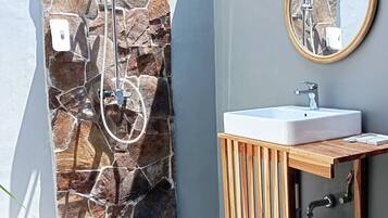 豪華雙人房 | 浴室 | 免費梳洗用品、拖鞋、坐浴桶