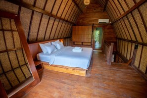 Blackout drapes, soundproofing, iron/ironing board, free WiFi - RaCottage Mandalika (Kuta)