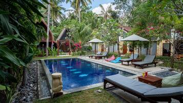 室外泳池、暖水池