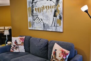 TV - Stunning 2BR Apt in the Heart of Canberra City (Canberra)