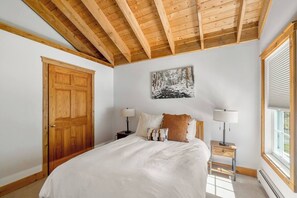 6 bedrooms, desk, iron/ironing board, travel cot - Idyllic Stowe Home and pvt Suite (Stowe)