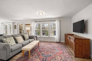 Smart TV, fireplace, computer monitors