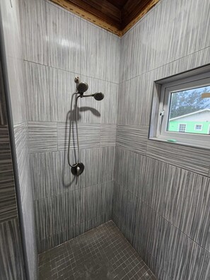 Shower, hair dryer, towels, soap - New, beautifully furnished Cozy bungalow in a quiet neighborhood. (Nicholls Town)