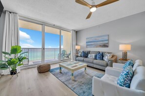 Smart TV - BEACH GETAWAY AT@ MAJESTIC RESORT-WATERFRONT- 2brm-2bath-Sleeps 6ppl (Panama City Beach)