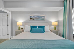 2 bedrooms, iron/ironing board, travel cot, free WiFi - BEACH GETAWAY AT@ MAJESTIC RESORT-WATERFRONT- 2brm-2bath-Sleeps 6ppl (Panama City Beach)
