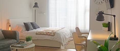 1 bedroom, in-room safe, desk, iron/ironing board