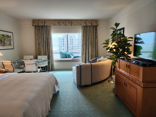 1 bedroom, in-room safe, desk, iron/ironing board - Breathtaking Miami Four Seasons (Miami)