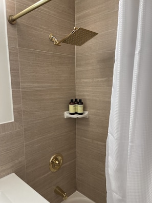 Hårtørrer, håndklæder, Sæbe, Shampoo
