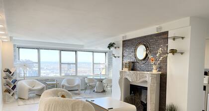 Stylish luxury 2 bedroom. Easy Path train to NYC