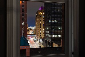 Interior - Downtown Dream 2br w/ City Views 2 blocks to Court (Des Moines)