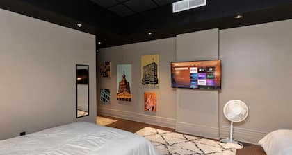 2 units in 1! Silver Screen Getaway - Downtown Dsm