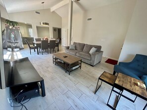 Smart TV - Outdoor Fun & Relaxation: Mini Golf, Pool, Hot tub, EV charger (Phoenix)