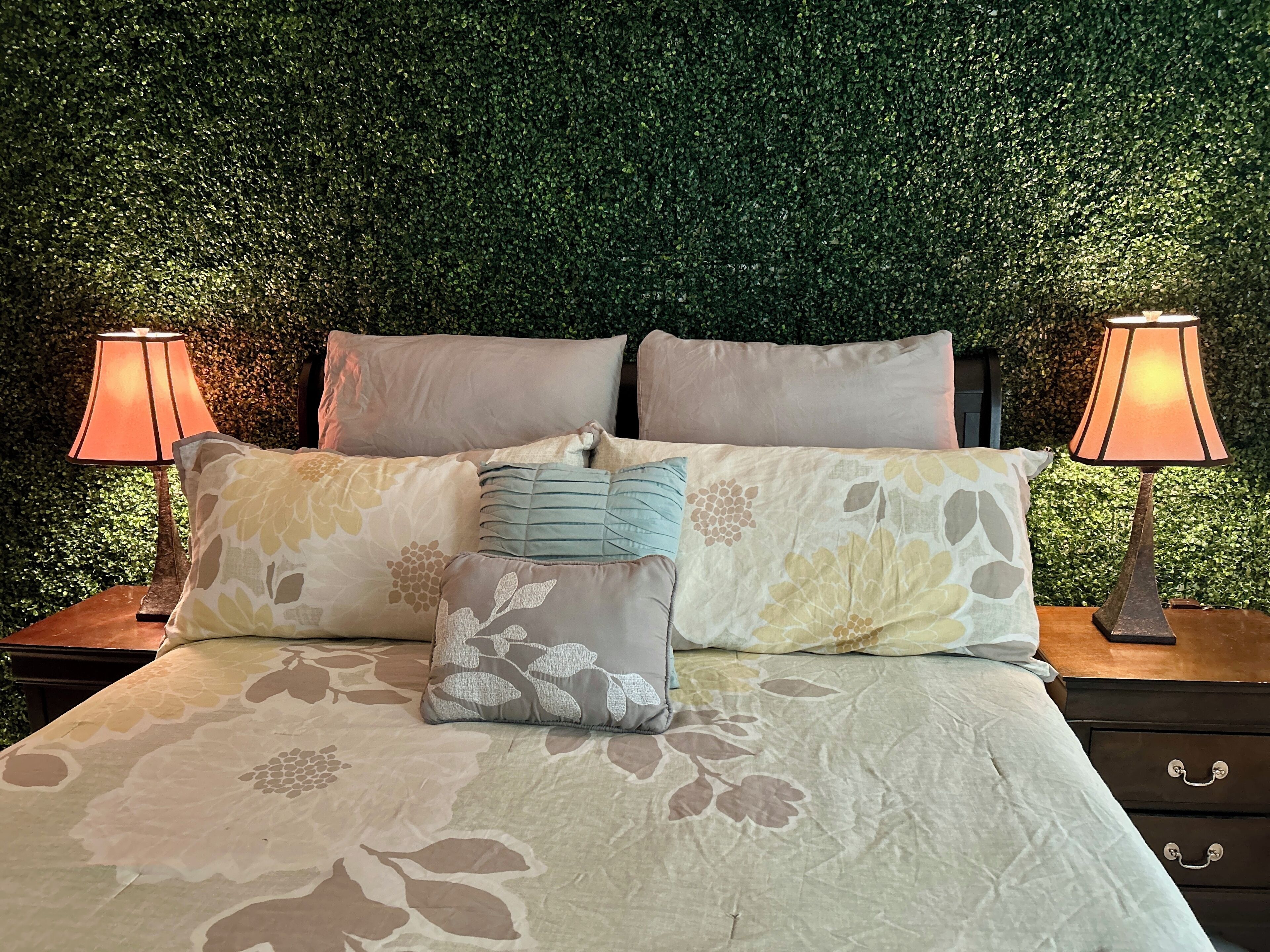 2 bedrooms, desk, iron/ironing board, travel cot