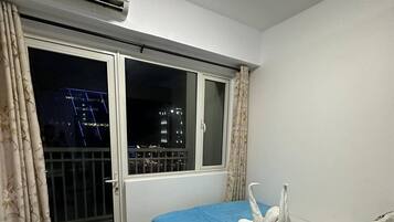 Deluxe-huoneisto, 1 parisänky ja vuodesohva | 1 makuuhuone, yksilöllisesti kalustettu, työpöytä