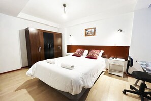 2 quartos, escrivaninha, ferros/tábuas de passar roupa, Wi-Fi