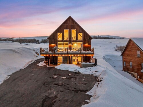 Barrel Sauna! Hot Tub! Views! Sleeps 26! Arcades!