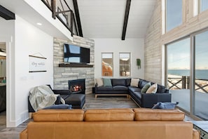 TV connectée, cheminée, baby-foot